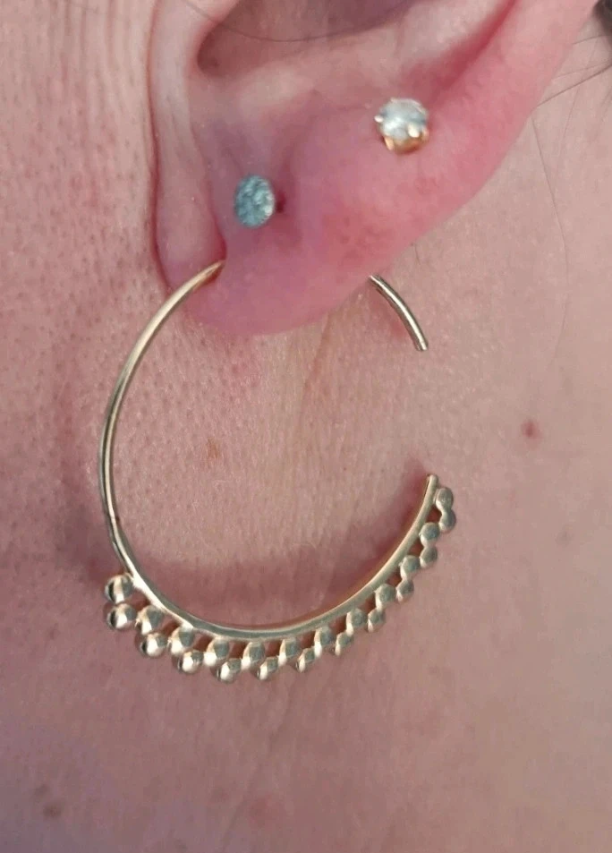 Gold-plated creole earrings with chiseled circles La Petite Parisienne – photo 4